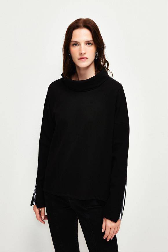 STRIPPED SLEEVES